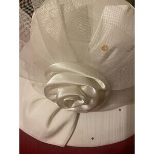 White fascinator hat with organza and satin detailing